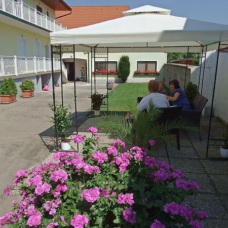 Gaestehaus - Doris - Wenzl Mörbisch am See Exteriör bild
