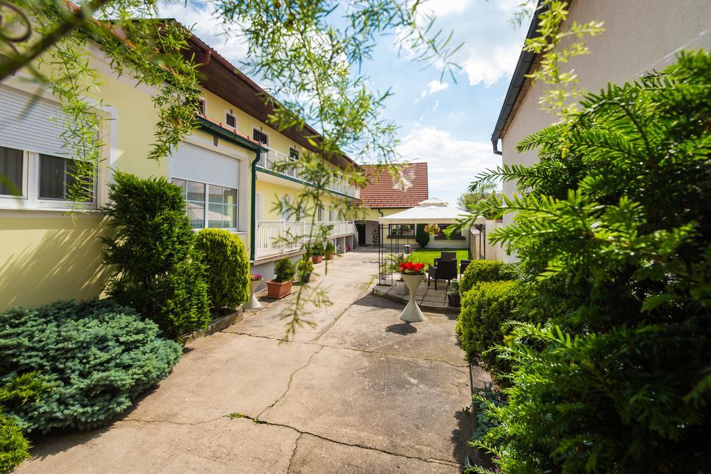 Gaestehaus - Doris - Wenzl Mörbisch am See Exteriör bild
