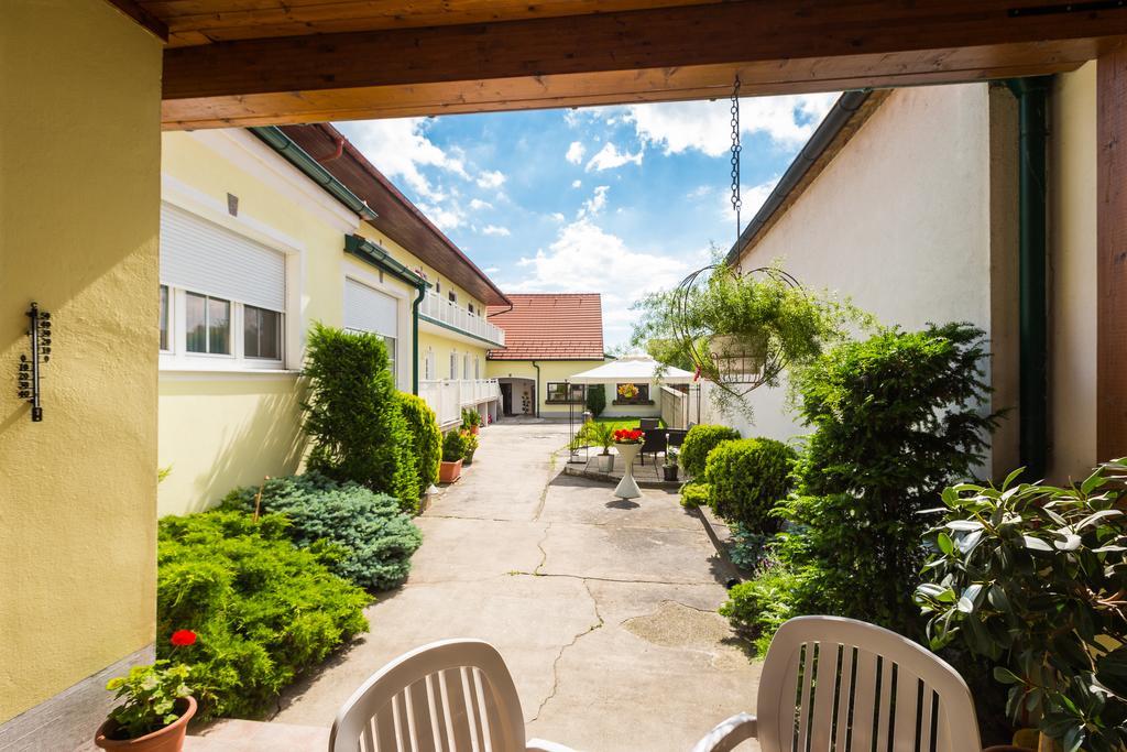 Gaestehaus - Doris - Wenzl Mörbisch am See Exteriör bild