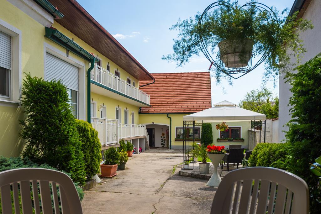 Gaestehaus - Doris - Wenzl Mörbisch am See Exteriör bild
