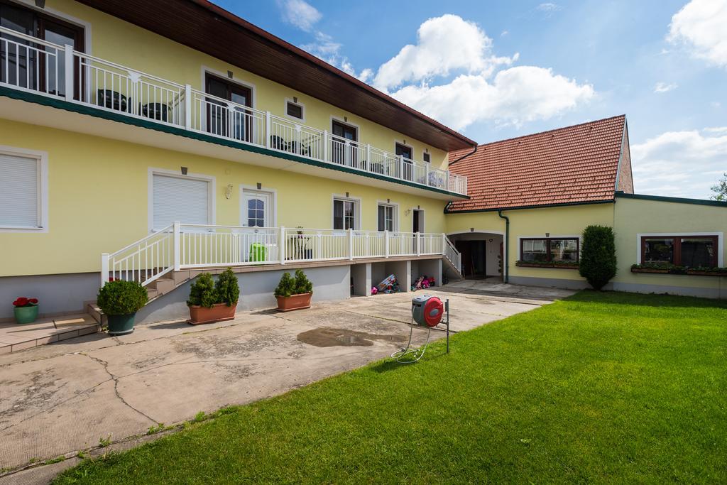 Gaestehaus - Doris - Wenzl Mörbisch am See Exteriör bild