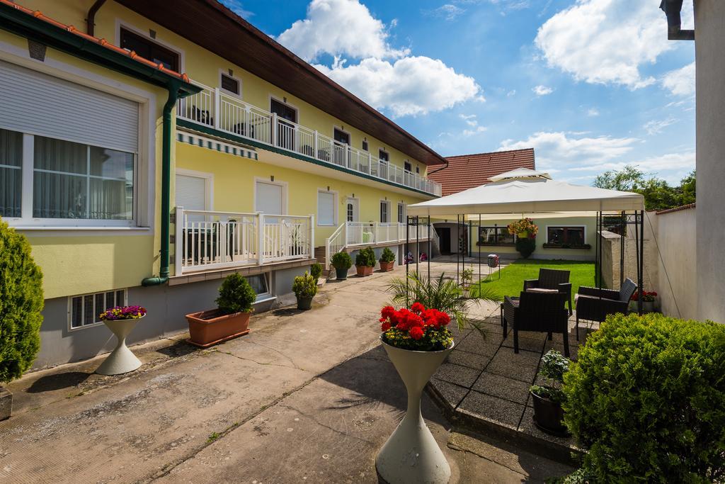 Gaestehaus - Doris - Wenzl Mörbisch am See Exteriör bild