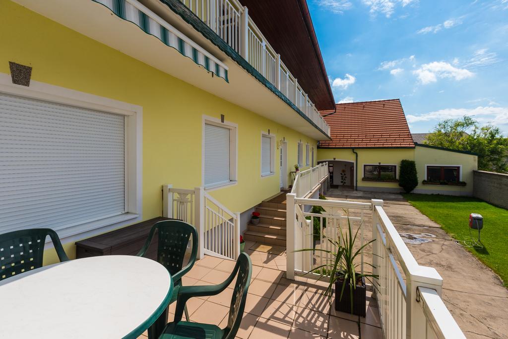 Gaestehaus - Doris - Wenzl Mörbisch am See Exteriör bild