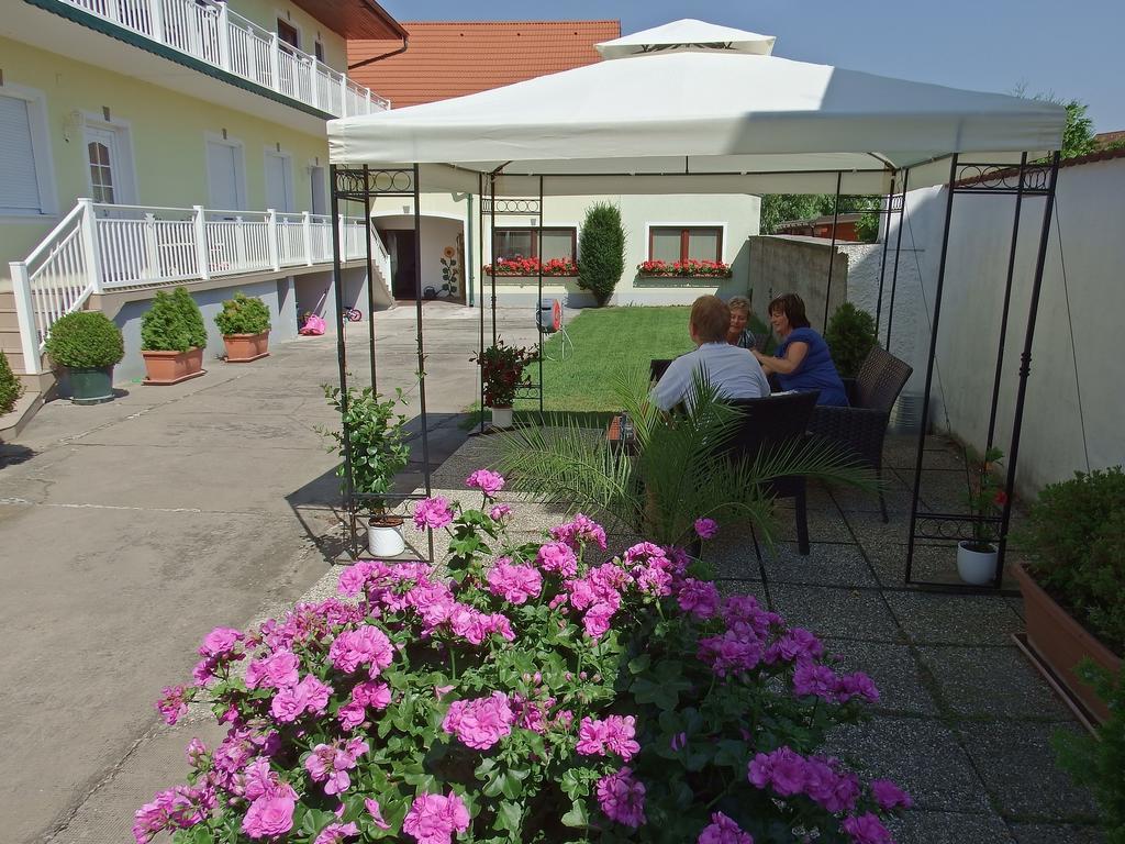 Gaestehaus - Doris - Wenzl Mörbisch am See Exteriör bild